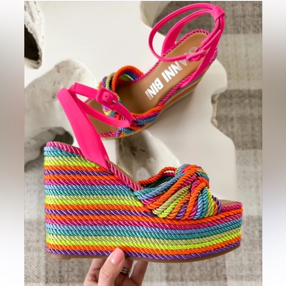 Gianni Bini Women's Rainbow Wedge Platform Sandals Size 8 - Picture 2 of 6
